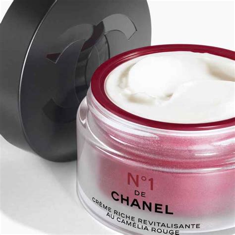 crema de chanel|Chanel revitalizing cream.